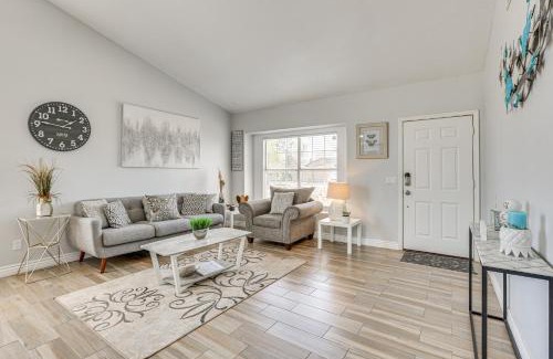 La Buena Vida House | Glendale Gem Outdoor Pool Table and Kitchen!