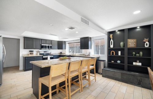 Glendale House | Glendale Getaway Huge Pool Games Nice View Balcony