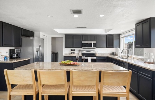 Glendale House | Glendale Getaway Huge Pool Games Nice View Balcony