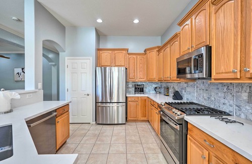 Rovey Farm Estates House | Glendale Getaway w/Outdoor Pool + Gas Grill!