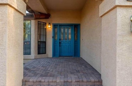 Glendale House | Glendale Paradise | Pool | Pickleball | Putt-Putt
