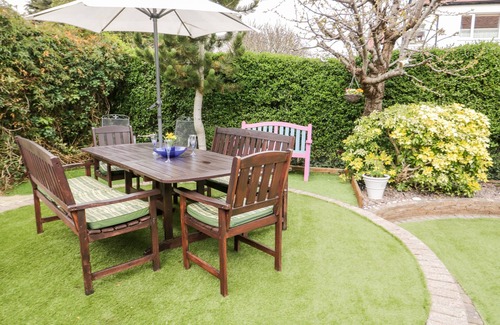 Rhos on Sea Cottage | GLENDALOUGH, pet friendly, luxury holiday cottage in Rhos-On-Sea