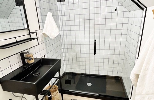 Gleneagle House | Gleneagle Loft - Modern studio, minutes from Air Force Academy