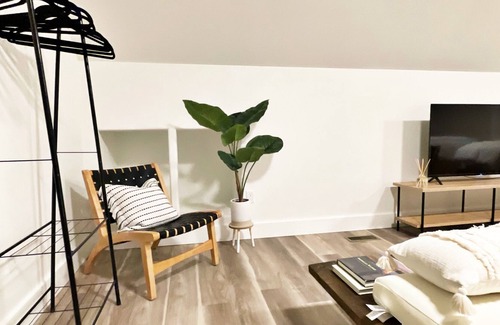 Gleneagle House | Gleneagle Loft - Modern studio, minutes from Air Force Academy