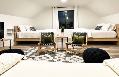 Gleneagle House | Gleneagle Loft - Modern studio, minutes from Air Force Academy