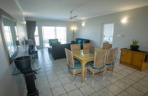 Umhlali Beach Apartment | Gleneagles, loadshed free, sea view, Salt Rock swimming beach 50m away