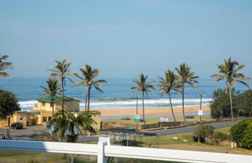 Umhlali Beach Apartment | Gleneagles, loadshed free, sea view, Salt Rock swimming beach 50m away