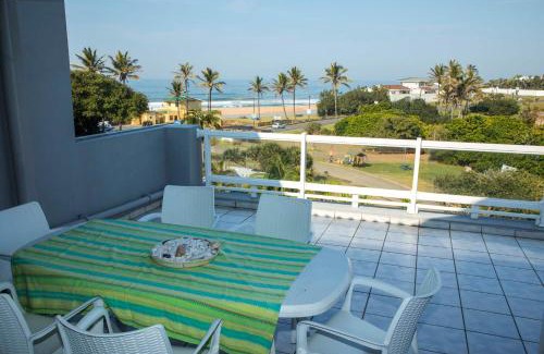 Umhlali Beach Apartment | Gleneagles, loadshed free, sea view, Salt Rock swimming beach 50m away