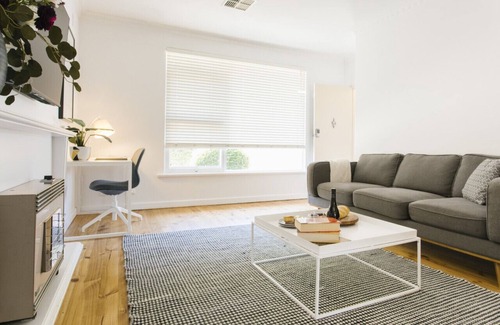 Glenelg East Apartment | Glenelg Gem 3 - Koala Beds I Nespresso I Wifi