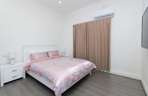 Glenelg North House | Glenelg North House, 3QBed, 2KSBed, 2Bth, 5TV