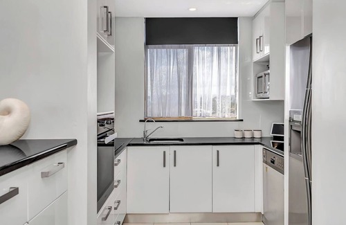 Glenelg Apartment | Glenelg Panorama Seaside Bliss with Jetty Views