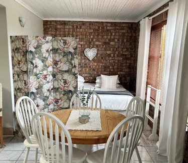 Port Elizabeth House | Glenelg Road Guesthouse