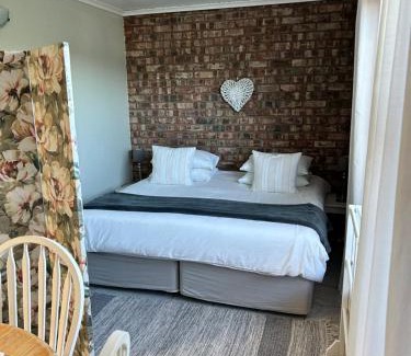 Port Elizabeth House | Glenelg Road Guesthouse