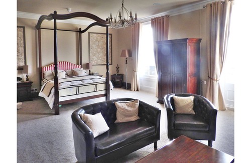 Cheltenham House | Glenfall House and in house caterer for Cheltenham races