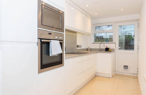 Cheltenham House | Glenfall Place - Cheltenham - 2 Bed Home - Sleeps 6