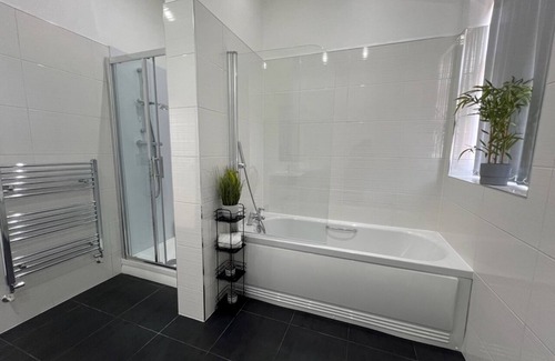 Leicester House | GLENFIELD BUNGALOW, COMFORTABLE LEICESTER STAY FREE PARKING LE3