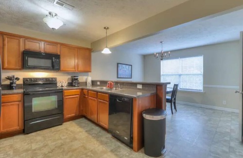La Vergne House | Glenmore-Quiet, home near EVERYTHING!