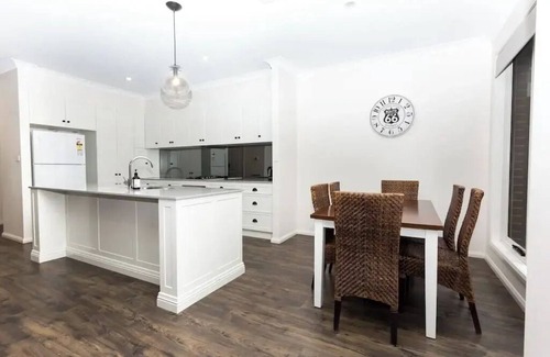 Wagga Wagga Apartment | Glen’s Inner City Escape - CBD Central