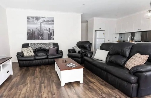 Wagga Wagga Apartment | Glen’s Inner City Escape - CBD Central