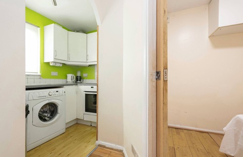 Deptford Apartment | Glenville Apartment