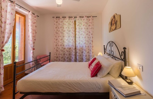 Mondavio Apartment | Glicine apartment in Agriturismo Villa Beatrice, just 15 minutes from the beach