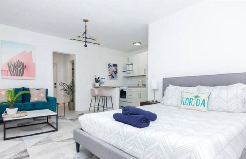 Poinsettia Heights Apartment | Glitzy Garden Studio w/ Patio, Parking & Smart TV