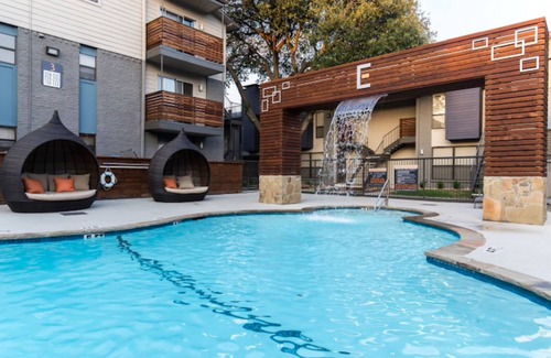 North Dallas Apartment | Global Cup Designed to Relax + Beautiful Pool