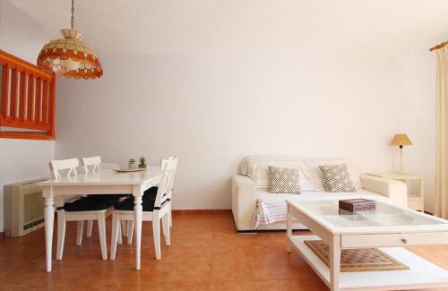 Playa de Almarda House | Global Properties, Adosado en la playa con piscina