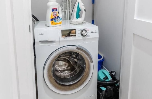 Kirkendall North Apartment | GLOBALSTAY . 2BR 2STOREY Loft. Free Parking. Gym