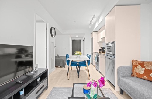 Church and Wellesley Condo | GLOBALSTAY New Modern 1BD+Den in Downtown Toronto