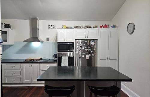 Gosnells House | Globe Trotters Homestay - room in shared private residence
