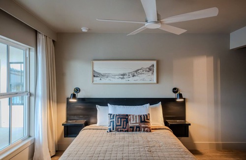 Brazos Hotel | Gloria Inn 2 -5 minutes from Baylor and 2 Blocks to Magnolia
