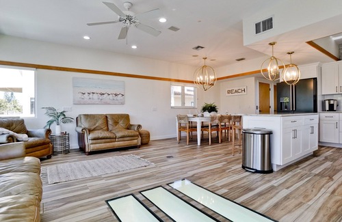 Ilexhurst House | GLORIOUS DAZE Beach House POOL! SPA! GOLFCART! ELEVATOR! PUTTING GREEN!