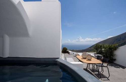 Pyrgos Villa | Glorious Santorini Villa | Villa Nymphadora | 2 Bedrooms