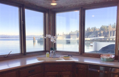 Langley House | Glorious Sunrises, Eagles & Seals! Waterfront Home right in Downtown Langley!