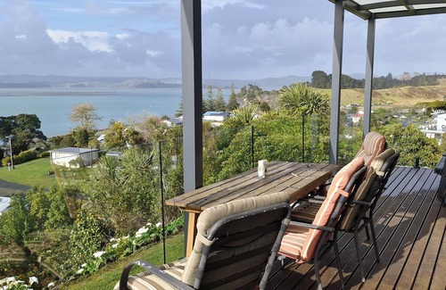 Kawhia Cottage | Glorious views and relaxation a plenty