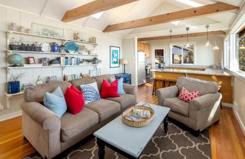 Freeland House | Glorious Whidbey Island Accommodation on Double Bluff Beach