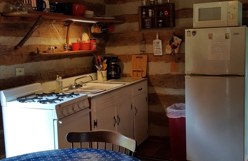 Franklin Cabin | Glory Days Riverfront 1800s log cabin near Gem mines