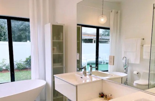 Golden Glades Villa | Glory to God, A Modern Villa! Near Beach.