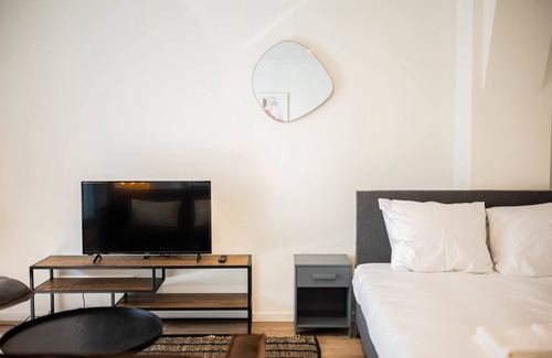 Kop van Zuid Apartment | Glowing serviced studio apartment 42m2 -PRH13G-