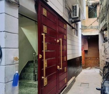 Varanasi House | GM P Guest House