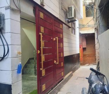 Varanasi House | GM P Guest House