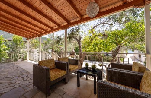 Dorida House | GnF Family Beach House - salty air & slow days