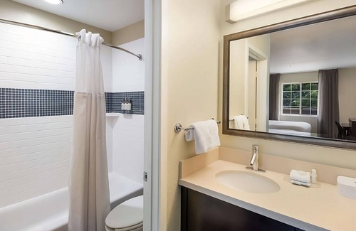 Torrance Resort | Go for a Splash on Torrance Beach! Full Kitchen, Free Breakfast, Pets Allowed!