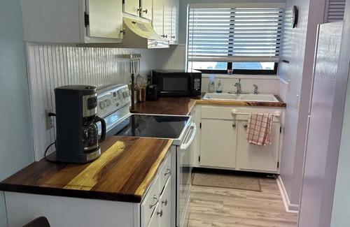 St. Augustine Beach House | Go for Gold at Captain’s Treasure!