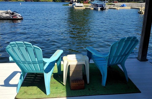 Mineral House | GO JUMP IN THE LAKE at this lovely waterfront home!