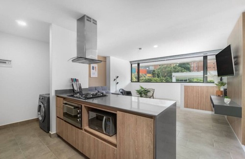 La Aguacatala Apartment | Go Living 203 · Cozy Apt near Milla de Oro with AC, GYM & Co-work