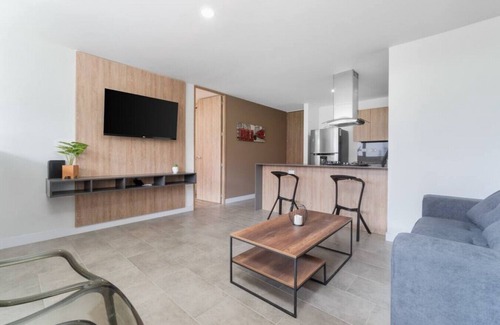 La Aguacatala Apartment | Go Living 203 · Cozy Apt near Milla de Oro with AC, GYM & Co-work