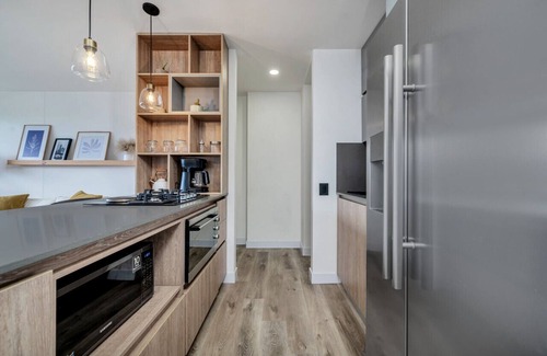 La Aguacatala Apartment | Go Living 408 · Luxury Apt with AC in El Poblado, GYM and co-work
