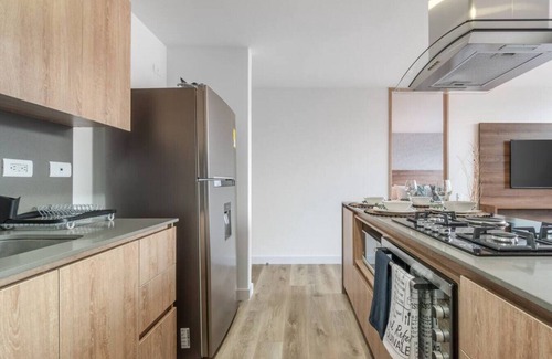 La Aguacatala Apartment | Go Living 708 · Luxury Apt-balcony and city view-AC and coworking